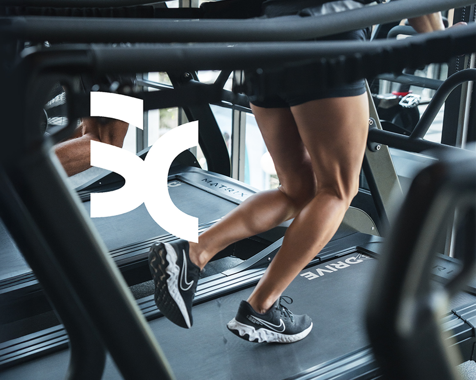 Chiroyli liboslardagi ayollarning erotik fotosuratlari